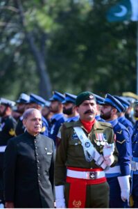 Prime Minister Muhammad Shehbaz Sharif inspecting the Guard of Honor presented by a contingent of Pakistan’s Armed Forces upon arrival at the Prime Minister House