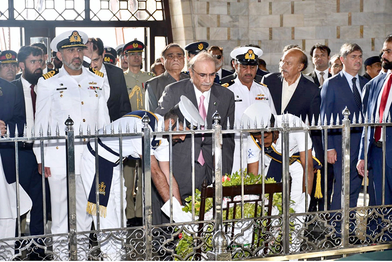 President Asif Ali Zardari laying floral wreath at Mazar-i-Quaid to pay respect to the father of the nation, Muhammad Ali Jinnah