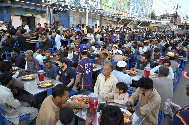 A large number of needy people are being serving Iftar at Chhipa Head Office.