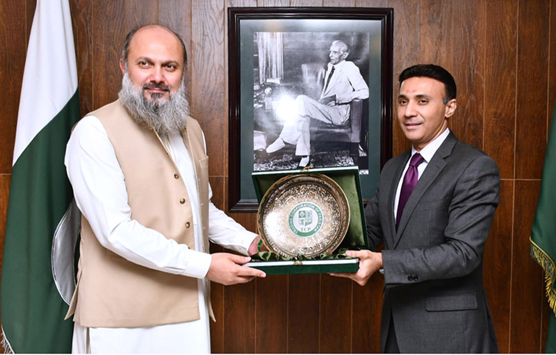 Federal Minister for Commerce, Jam Kamal Khan is being presented with memento during his visit Trading Corporation of Pakistan (TCP)