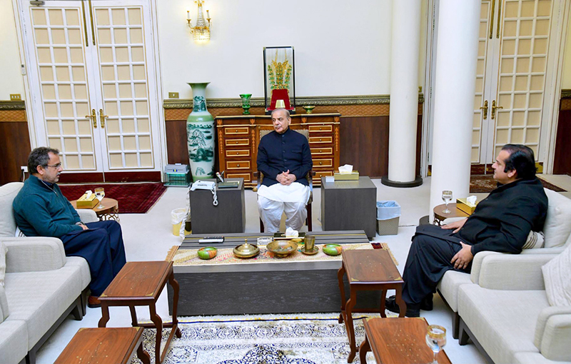 Minister for Railways Sardar Awais Ahmed Khan Leghari calls on Prime Minister Muhammad Shehbaz Sharif