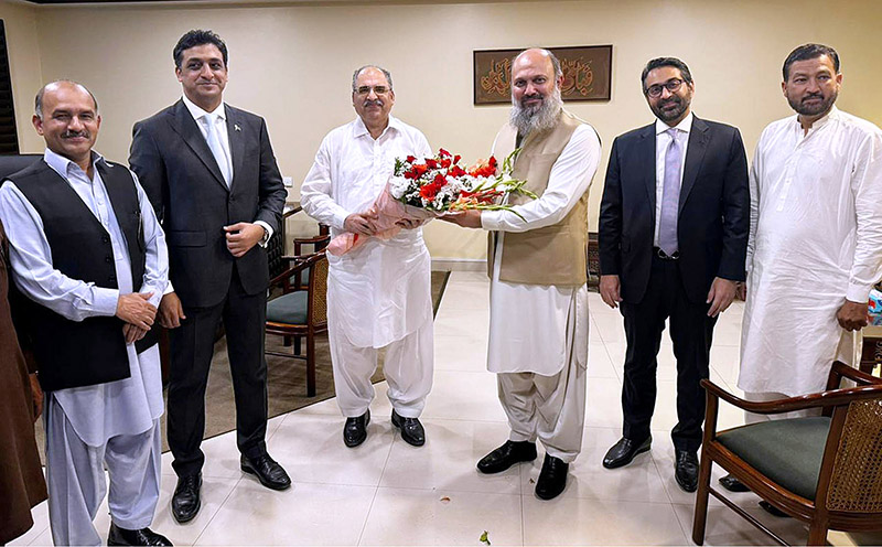 Federal Minister for Commerce, Jam Kamal Khan receives warm welcome at State Life Insurance Corporation Headquarters