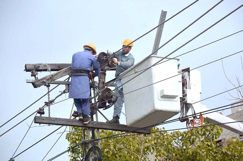 WAPDA workers busy in maintenance of electricity supply line at Civil Quarter area