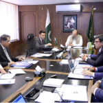 Syed Rafeo Bashir Shah, Chairman of the Trading Corporation of Pakistan (TCP), briefing the Federal Minister for Commerce, Jam Kamal Khan, on TCP's operations and functions