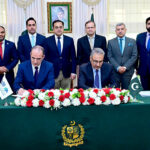 Director IsDB Regional Hub Türkiye, Dr. Walid Abdelwahab and Secretary Ministry of Economic Affairs, Dr. Kazim Niaz signing the Agreement