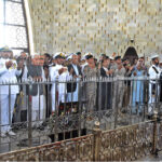 Federal Minister for Maritime Affairs, Qaiser Ahmed Sheikh offers fateha at the mausoleum of Quaid -e-Azam Muhammad Ali Jinnah on the occasion of Pakistan Day celebrations