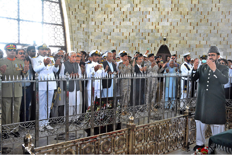 Federal Minister for Maritime Affairs, Qaiser Ahmed Sheikh offers fateha at the mausoleum of Quaid -e-Azam Muhammad Ali Jinnah on the occasion of Pakistan Day celebrations