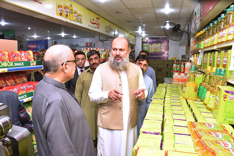 Federal Minister for Commerce, Jam Kamal Khan visiting utility store at West Point Tower