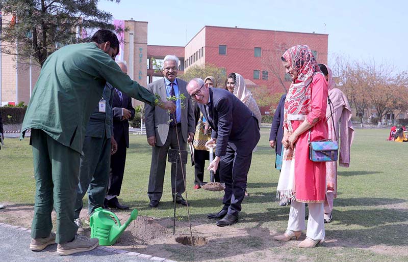 President Royal College of Physicians and Surgeons of Glasgow, Mr Mike McKirdy is planting a sapling in TUF lawn after addressing an International Breast Cancer Symposium on “Bridging the Gaps: Integrated Team Approach in Breast Cancer Care” organized by Madinah Teaching Hospital of The University of Faisalabad (TUF)