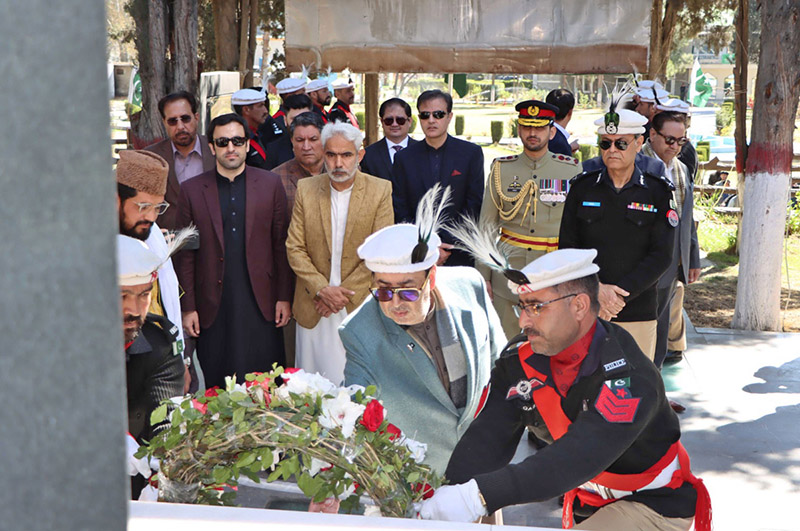 Governor Gilgit-Baltistan Syed Mehdi Shah laying flower wreath on Yadgar-e-Shohda to mark Pakistan Day celebrations