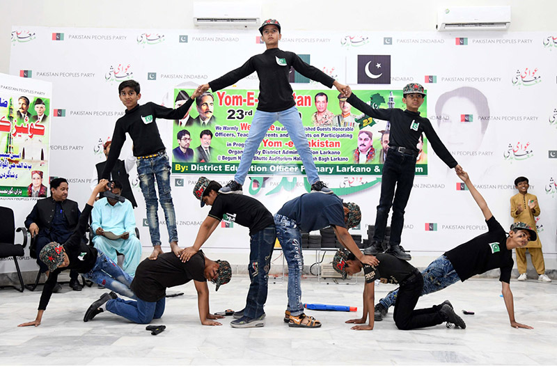 Students performing in a tableau during Yom-e- Pakistan function, organised by District Administration at Begum Nusrat Bhutto auditorium Hall Jinnah Bagh
