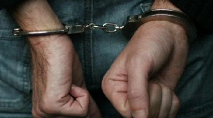 Sadqiabad police arrest three robbers