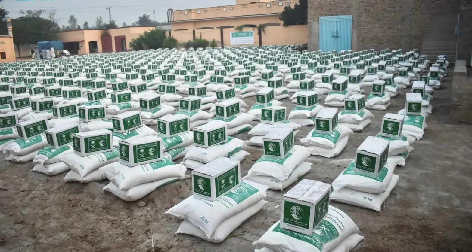 KSrelief provides 2,625 food baskets in Pakistan