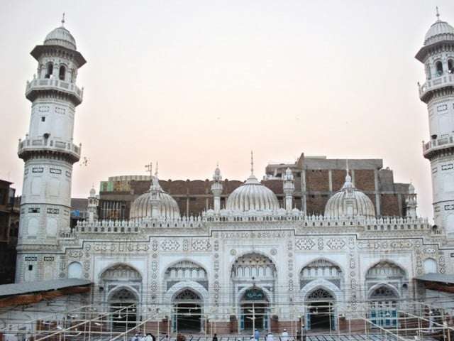 Architectural grandeur of Mohabat Khan Mosque attracts visitors, archeology lovers