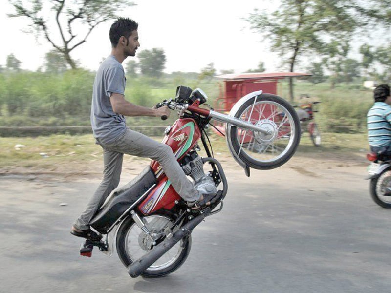One-Wheeling: A Daunting Challenge for traffic police