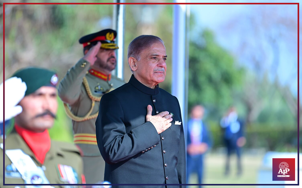 Shehbaz Sharif presented guard of honour at PM House