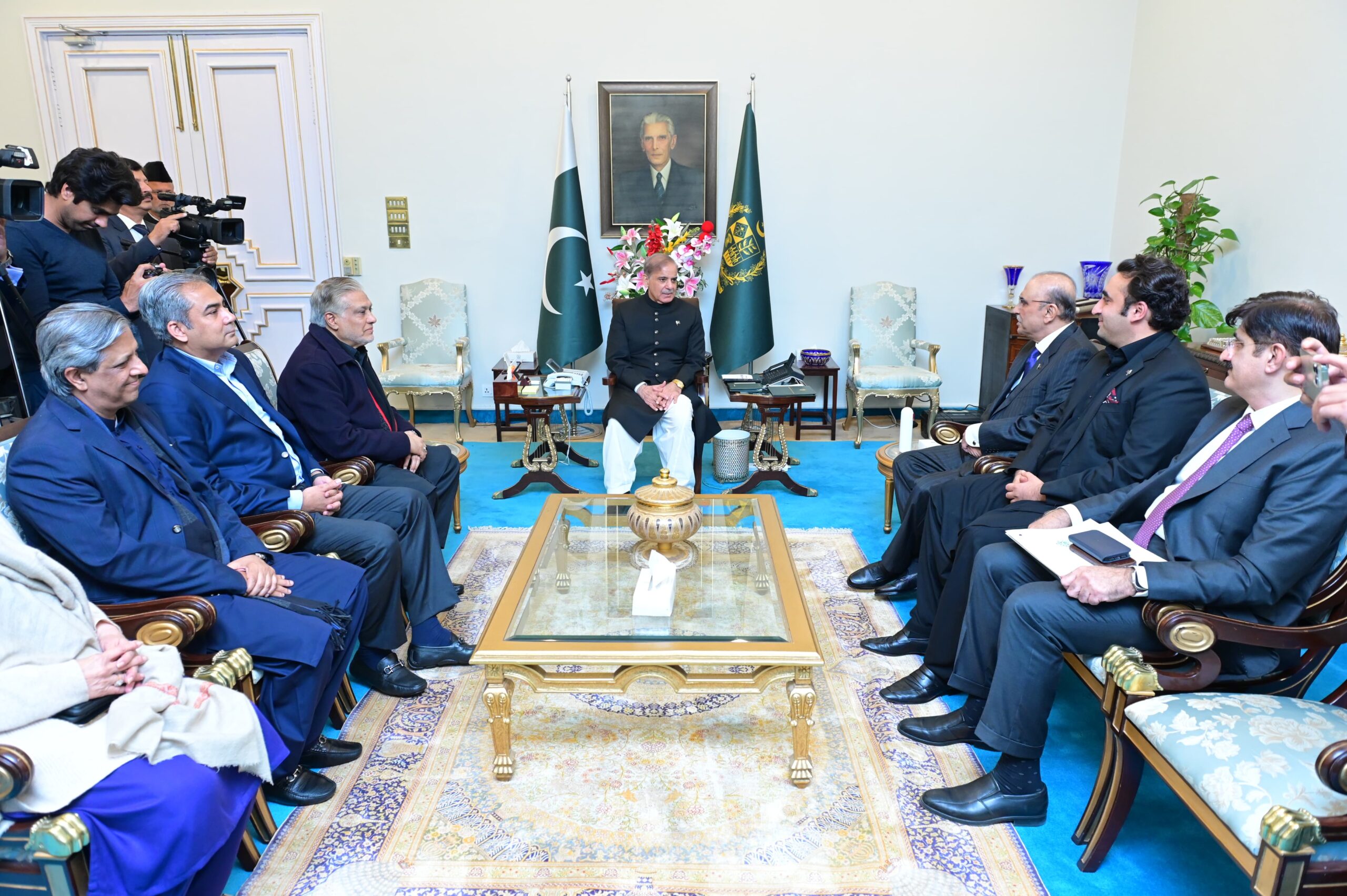 PPP delegation calls on PM; assures support to govt for economic stability