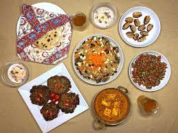 Kajor, Pakora outlets attract Rozadars ahead of first iftar of Ramazan in KP