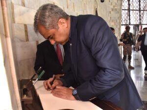 Federal Interior Minister visits Quaid's mausoleum