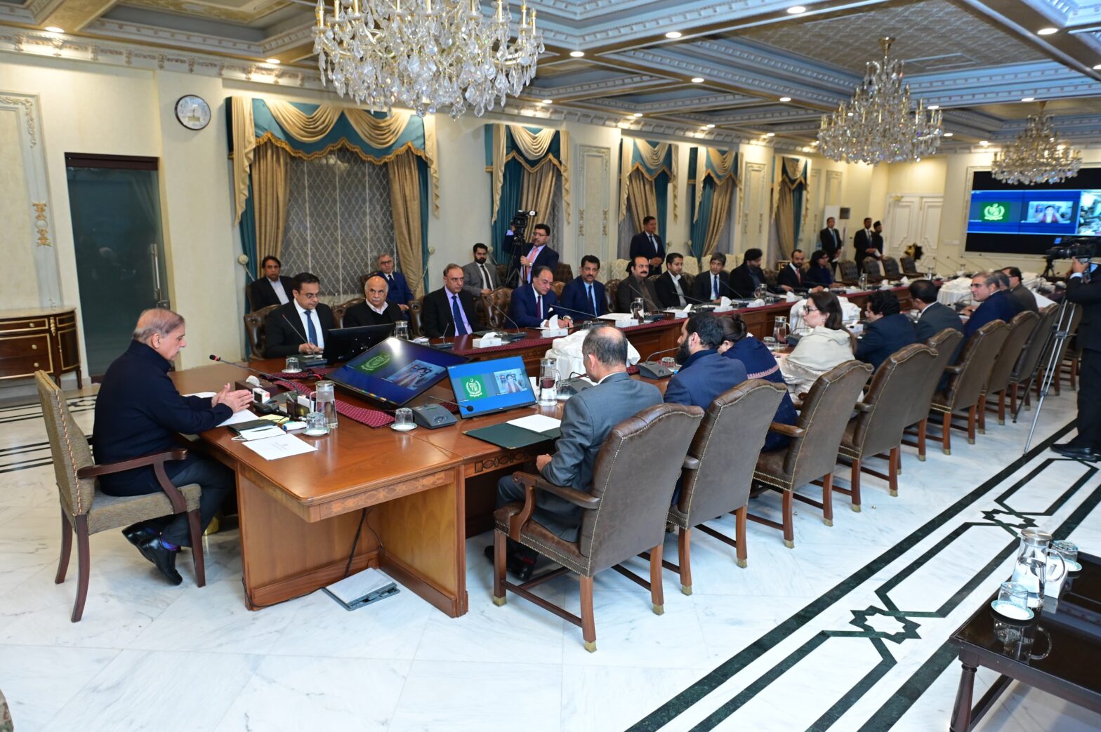 PM directs formulation of proposal to cut govt spending, reform economic structure