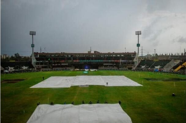 Qalandars, Zalmi share one point each as game called off due to rain