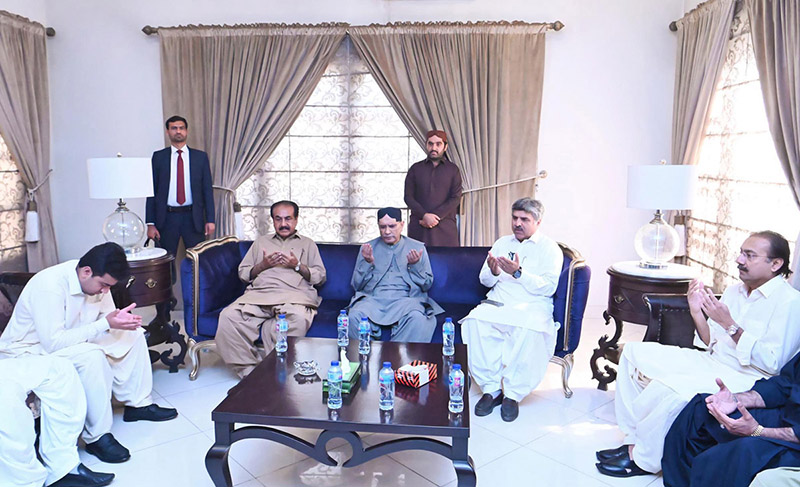 President Asif Ali Zardari offering Fateha over the sad demise of the wife of ex-MPA Jam Tamachi Unar