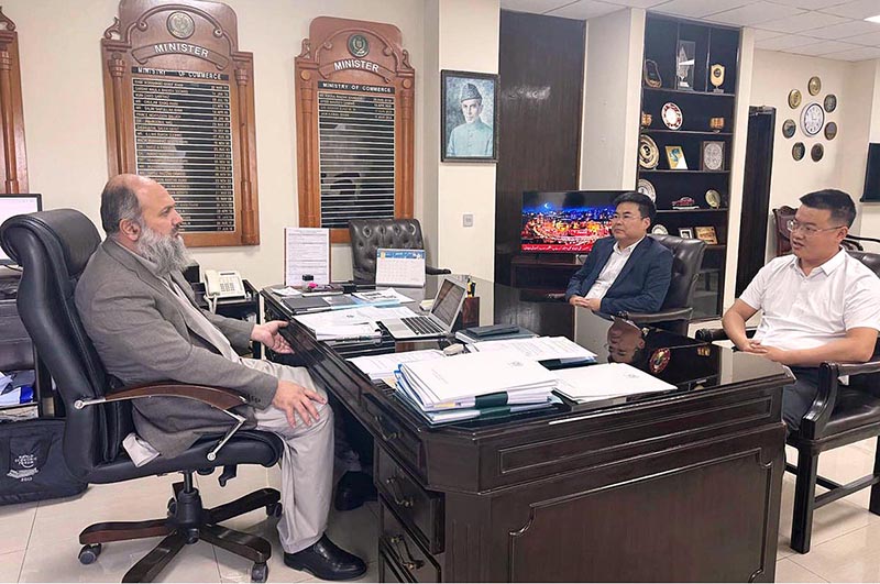 CEO of HanGeng Trade & Yuanhua Industrial Andy Liao, calls on Federal Minister for Commerce, Jam Kamal Khan, to discuss foreign investment opportunities in Gawadar and ways to expand exports