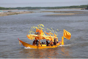 Visitors enjoy boat riding at Sardaryab picnic point on the 3rd day of Eid ul Fitr celebrations