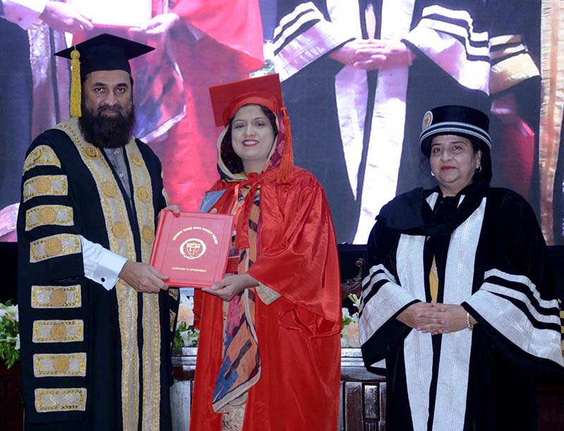 Governor of Punjab, Muhammad Baligh Ur Rehman awarding degrees among the successful students during the 4th Convocation of Government College Women University Faisalabad (GCWUF).
