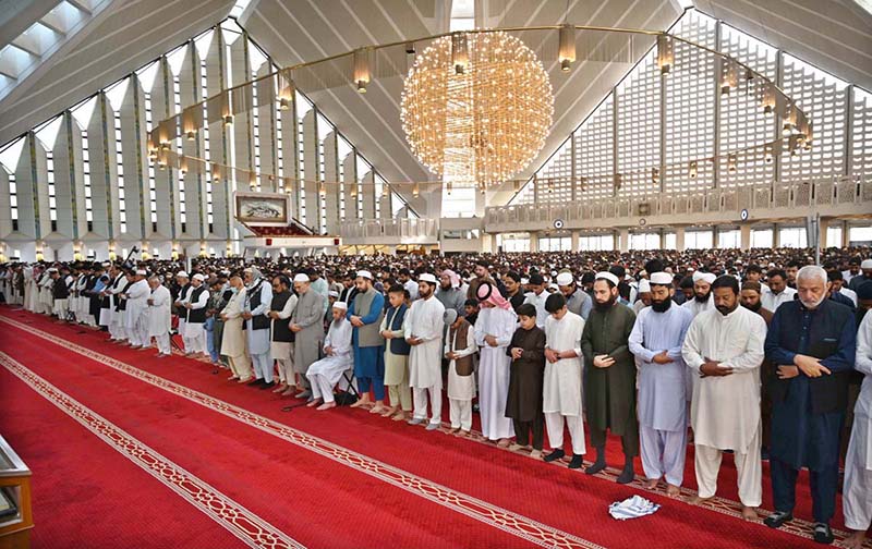 Secretary General of the Muslim World League (MWL) Dr. Mohammad bin Abdulkarim Al-Issa arrives at Faisal Masjid for offering Eidul-Fitr