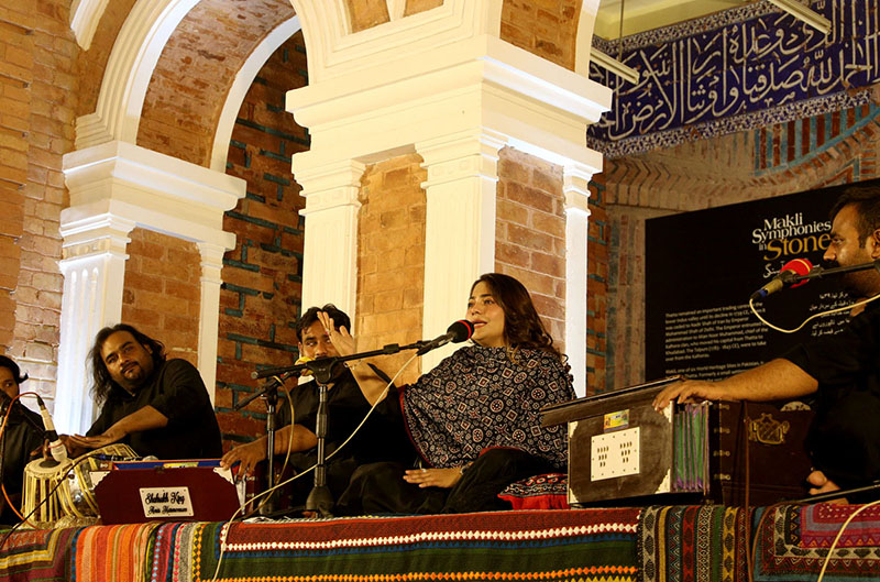 Folk singer Sanum Marvi performing song on stage during music night at Basant hall