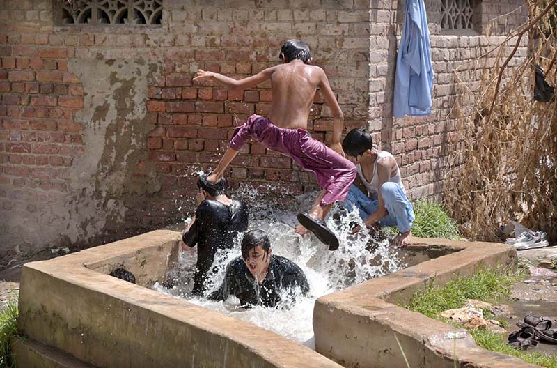 Youngsters are enjoying bathing in tube well to get relief from hot weather in the city