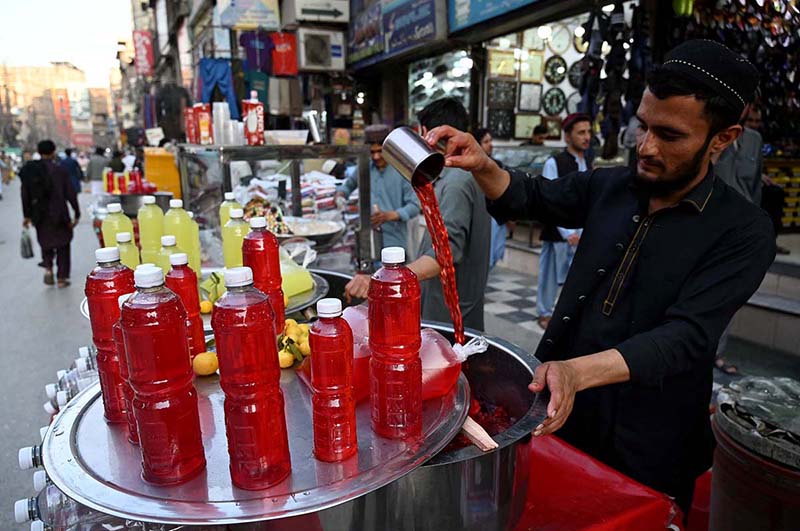 Vendor selling and displaying fresh drinks to attract the customers at Qissa Khawani Bazar during the Holy Fasting Month of Ramzan-ul-Mubarak