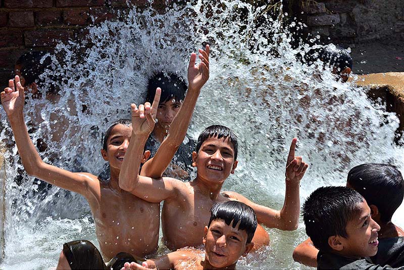 Youngsters are enjoying bathing in tube well to get relief from hot weather in the city