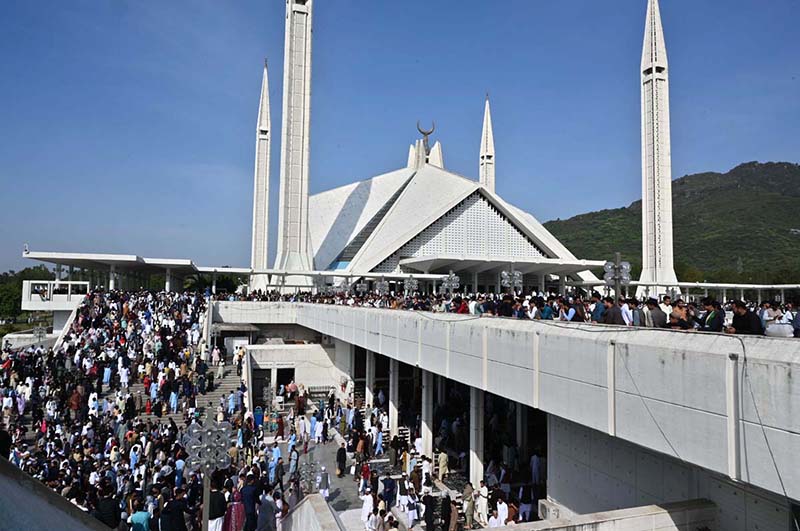 Secretary General of the Muslim World League (MWL) Dr. Mohammad bin Abdulkarim Al-Issa arrives at Faisal Masjid for offering Eidul-Fitr