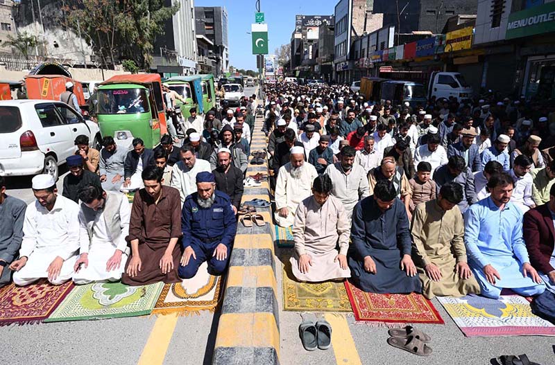 A large number of faithful offering Namaz-e-Juma (Last Friday Prayer) in the Holy Fasting Month of Ramzan-ul-Mubarak at Sadar road