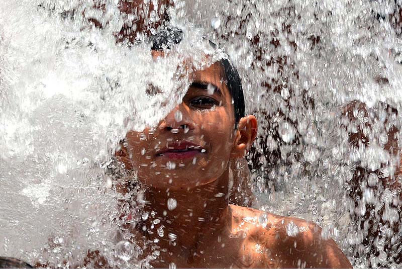 Youngsters are enjoying bathing in tube well to get relief from hot weather in the city