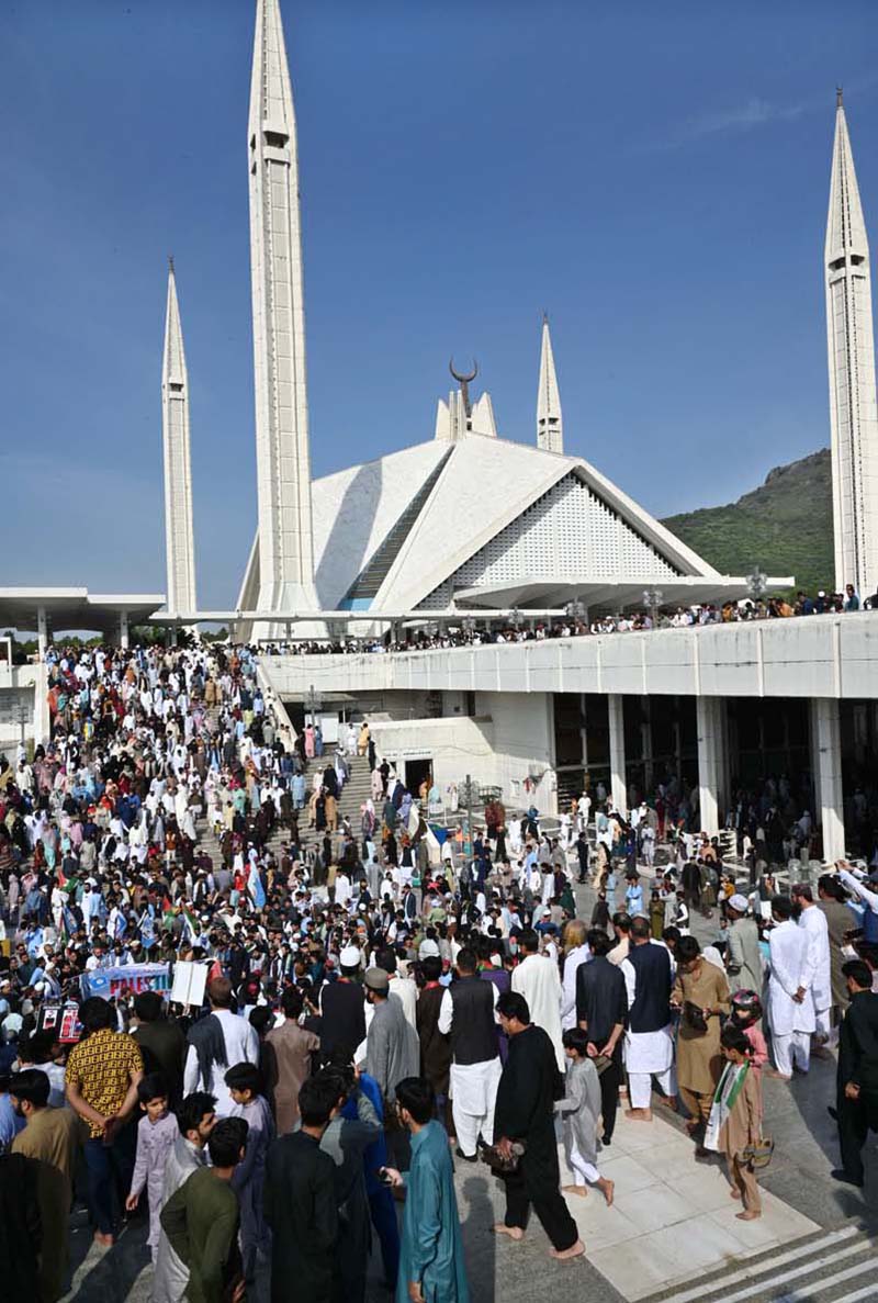 Secretary General of the Muslim World League (MWL) Dr. Mohammad bin Abdulkarim Al-Issa arrives at Faisal Masjid for offering Eidul-Fitr