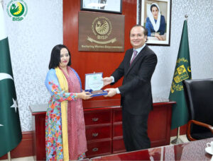 Secretary BISP, Amer Ali Ahmad, enlightens officers of the 35th Senior Management Course (SMC) from NIM Islamabad on the core principles and nationwide impact of BISP, emphasizing its mission to empower marginalized communities during their visit to BISP Headquarters.