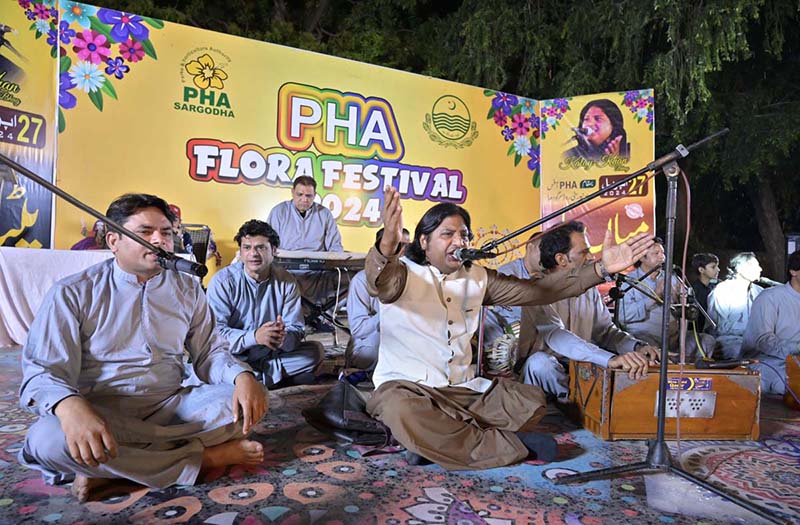 Well-known singer Ustad Kale Khan is performing during Flora Festival organized by PHA.