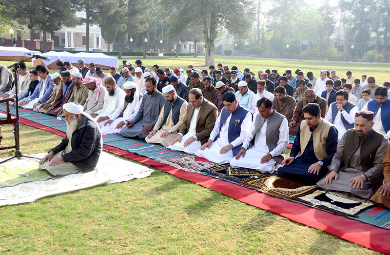 Governor Balochistan, Malik Abdul Wali Khan Kakar offering prayers of Eid-ul Fitr at Governor House
