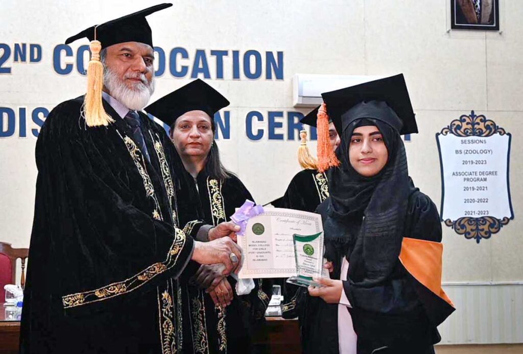 Director General FDE Tanveer Ahmed and Principal Prof. Sadia Ibrar awarding degrees among the successful students during 22nd convocation of Model College G-10/4.