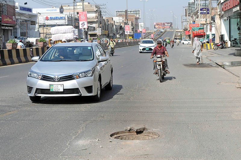 An open sewerage manhole at busy Khanewal Road near Chungi No.9 may cause any mishap that needs attention to concerned authorities.