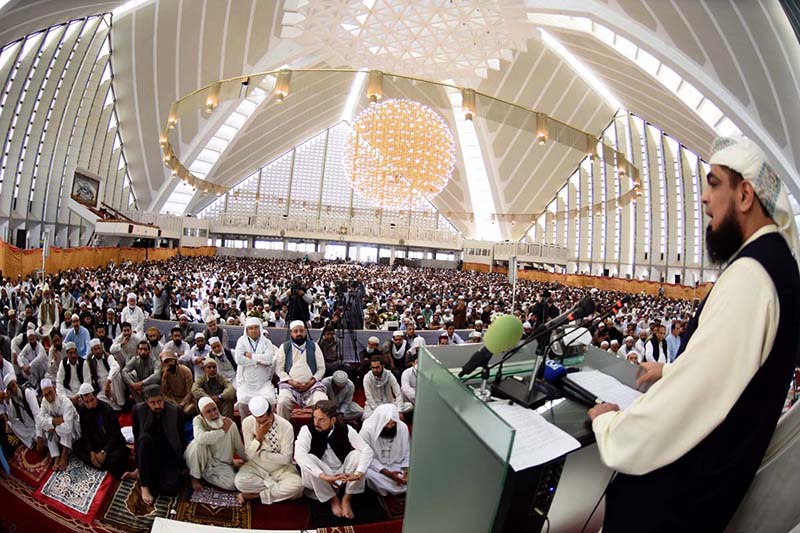 A religious scholar deliver Jumma Khutbah (sermon) at Faisal Masjid during Juma-tul-Wida, the last Friday of the holy month of Ramazan