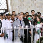 Prime Minister Muhammad Shehbaz Sharif reads a pledge to serve the country with the youth of the nation during his visit to Mazar-e-Quaid.