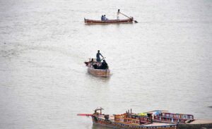 A large number of people arrive at the bank of Indus River to enjoy the cloudy weather.