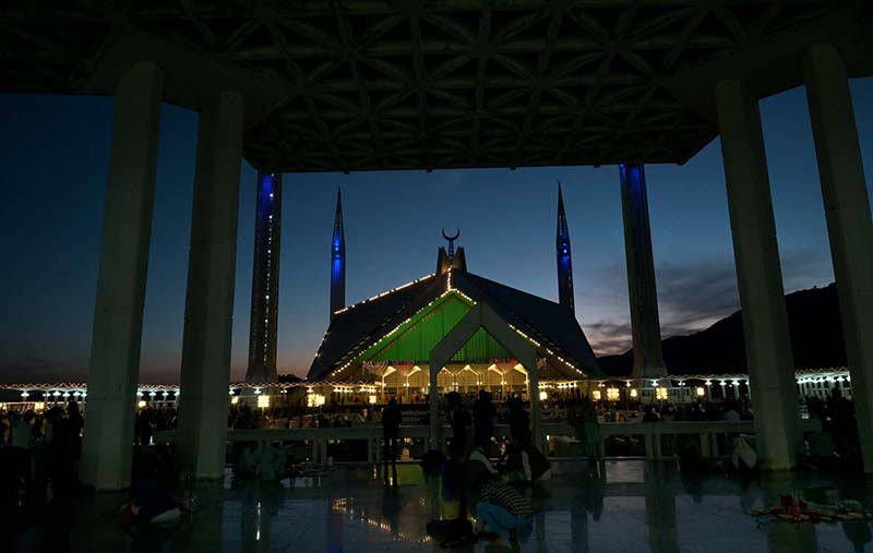 APP24-060424 ISLAMABAD: April 06 – An illuminated view of Faisal Masjid decorated with colourful lights in connection with Shab-e-Qadar on 27th day of Holy fasting month of Ramzanul Mubarak. APP/IFD/FHA