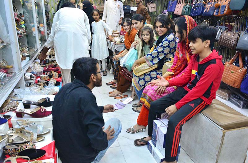 People busy in Eidul Fitr shopping at a market in the city