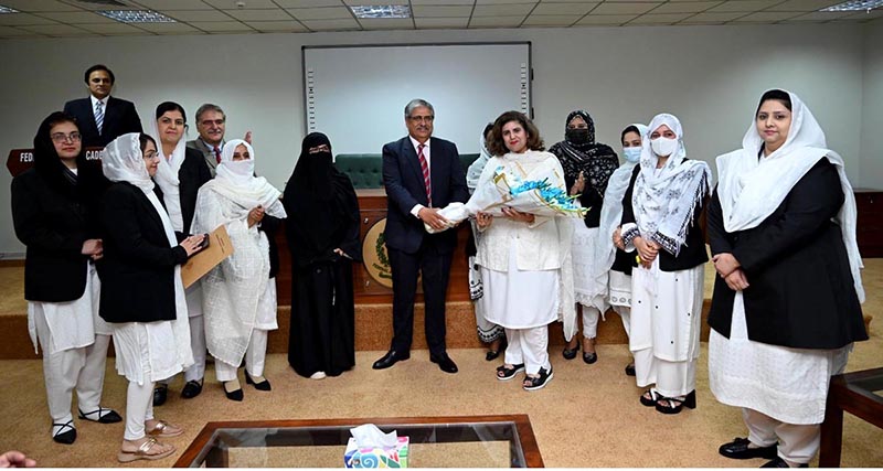 Director General, Federal Judicial Academy, Mr Hayat Ali Shah presenting a bouquet of flowers to Hon'ble Mr. Justice Athar Minallah in a certificate awarding ceremony at the Federal Judicial Academy