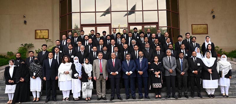 Director General, Federal Judicial Academy, Mr Hayat Ali Shah presenting a bouquet of flowers to Hon'ble Mr. Justice Athar Minallah in a certificate awarding ceremony at the Federal Judicial Academy